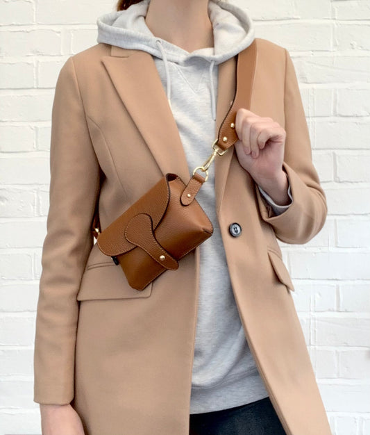 Sac à bandoulière compact en cuir beige - Vogue