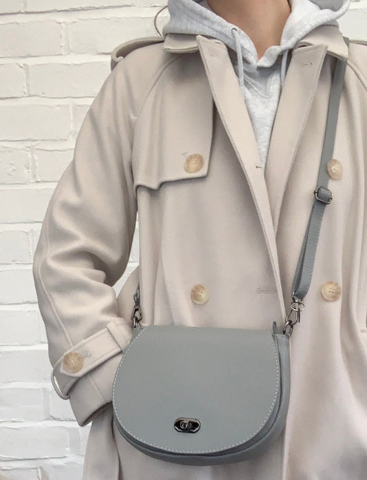 Sac cartable en cuir gris clair