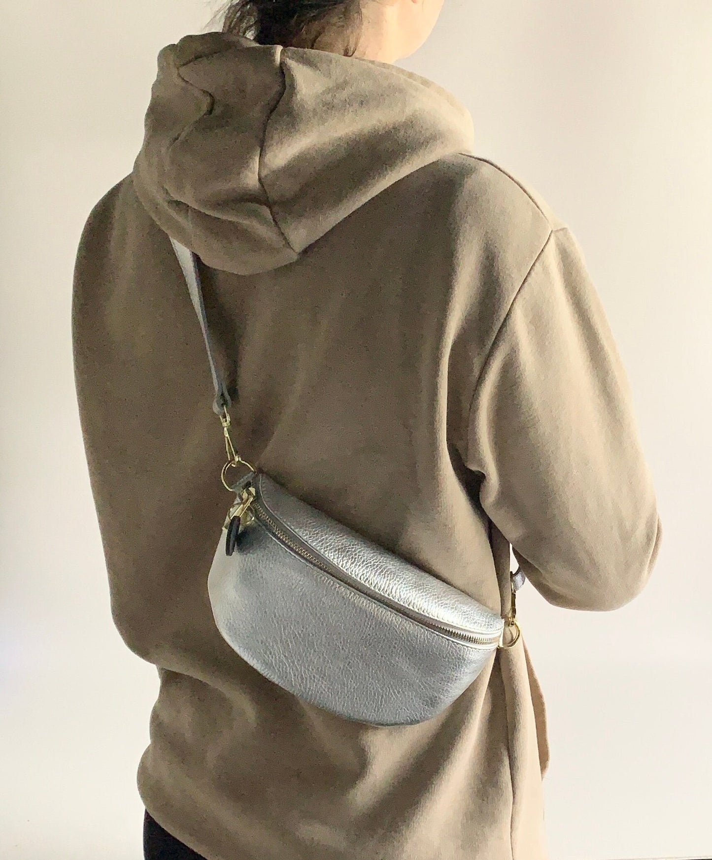 Silber &amp; Gold Leder Body Bag, Gold Fanny Pack Bum Bag, Close to Body Bag, Kleine Gold Ledertasche, Festival Tasche, Damen Leder Bum Bag