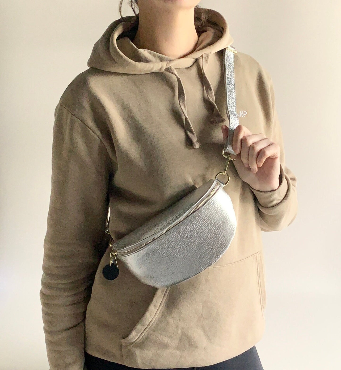 Silber &amp; Gold Leder Body Bag, Gold Fanny Pack Bum Bag, Close to Body Bag, Kleine Gold Ledertasche, Festival Tasche, Damen Leder Bum Bag