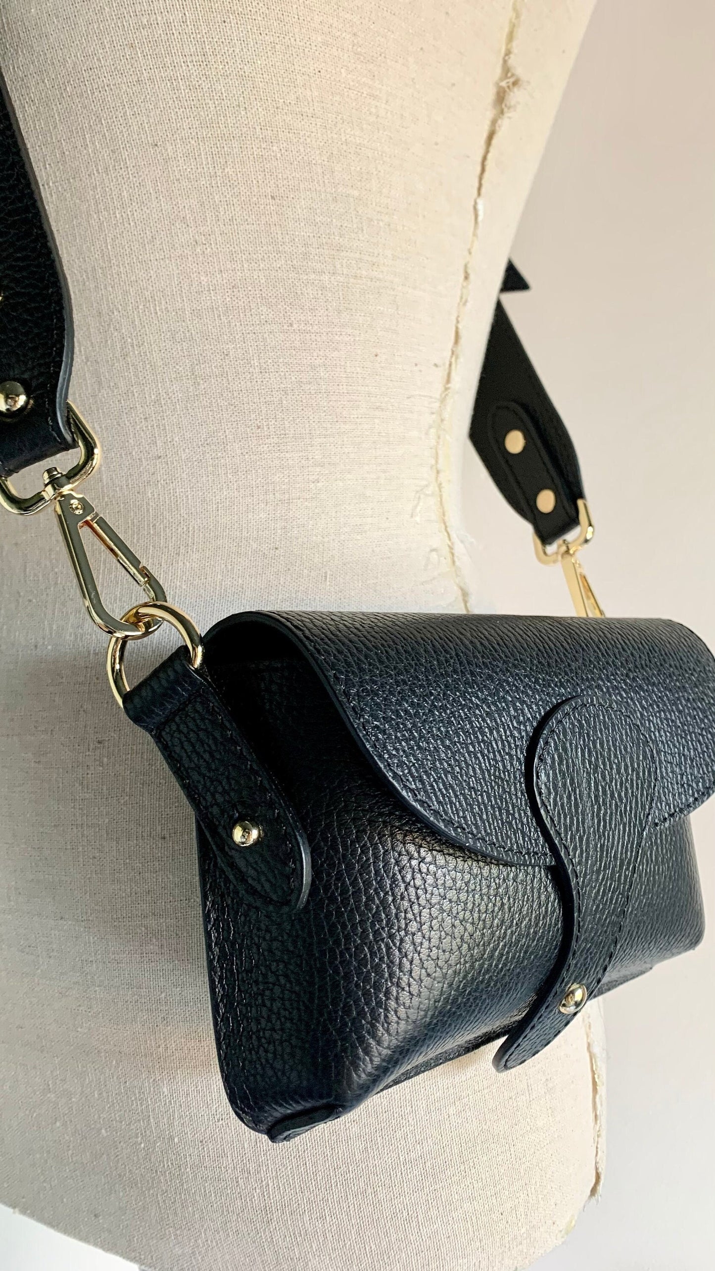 Black Leather Compact Crossbody Bag - Vogue