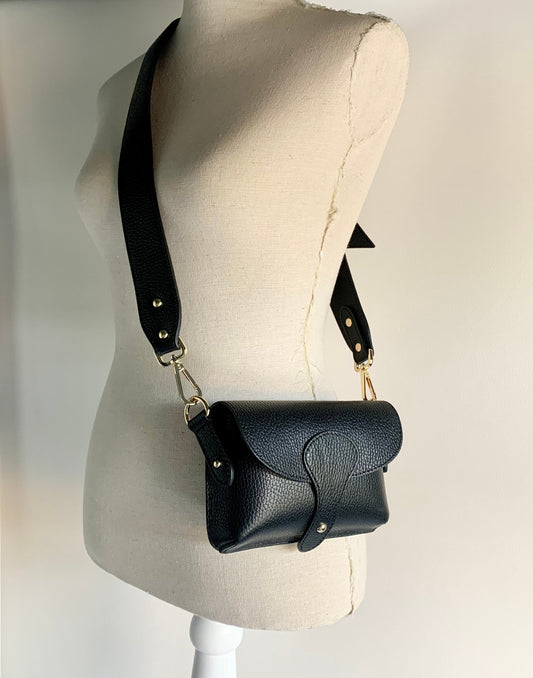 Sac à bandoulière compact en cuir noir - Vogue