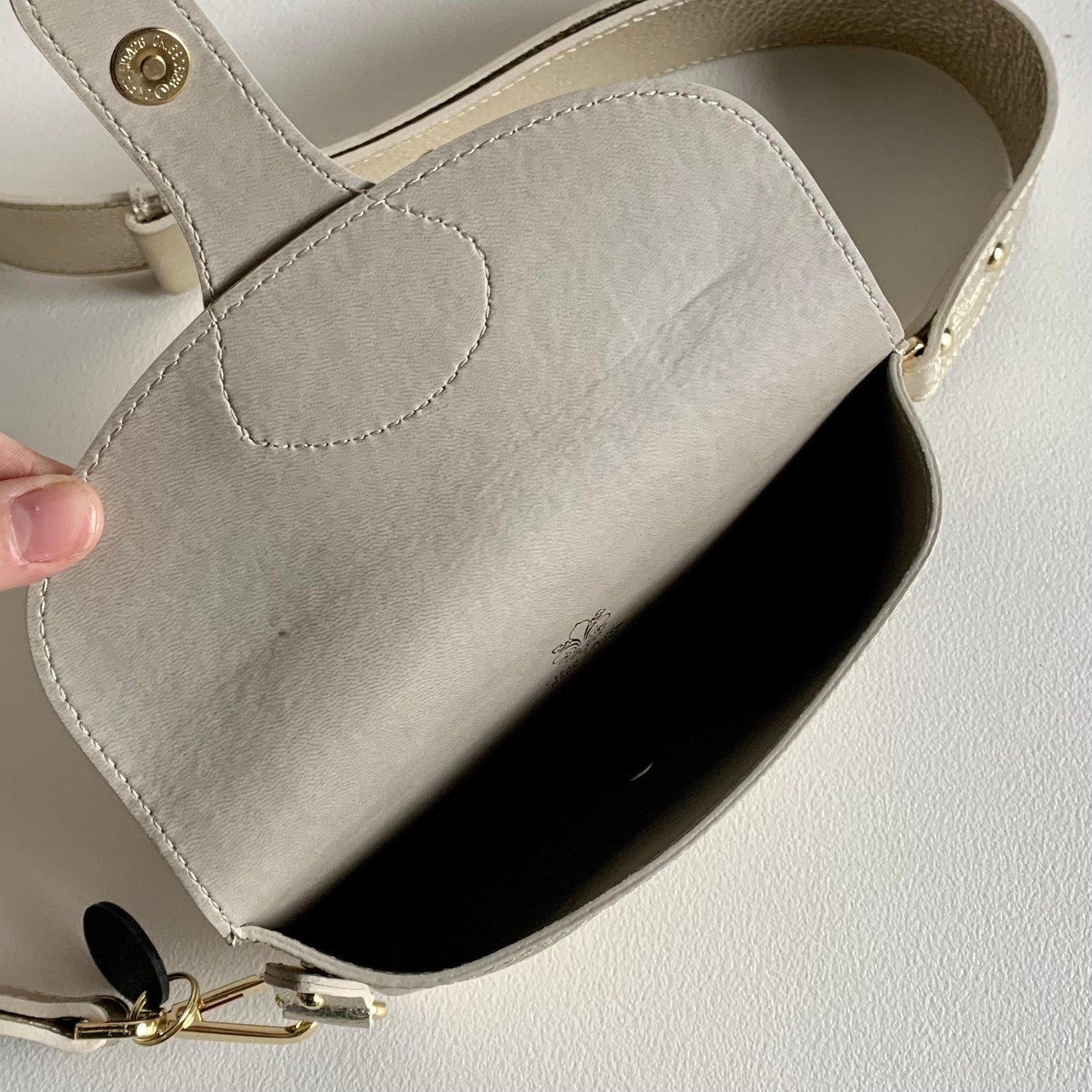 Sac à bandoulière compact en cuir doré - Vogue